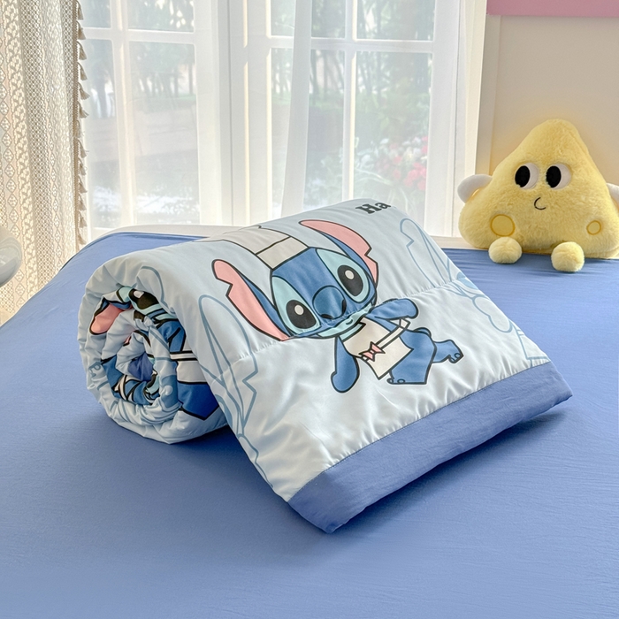 91家纺网 家纺一手货源 找家纺 优卡迪家纺馆 2025新款水洗云朵棉夏被四件套 萌宠史迪仔