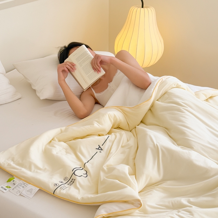 91家纺网 家纺一手货源 找家纺 大彩家居 2025新款A类针织四季被-场景二 奶黄色