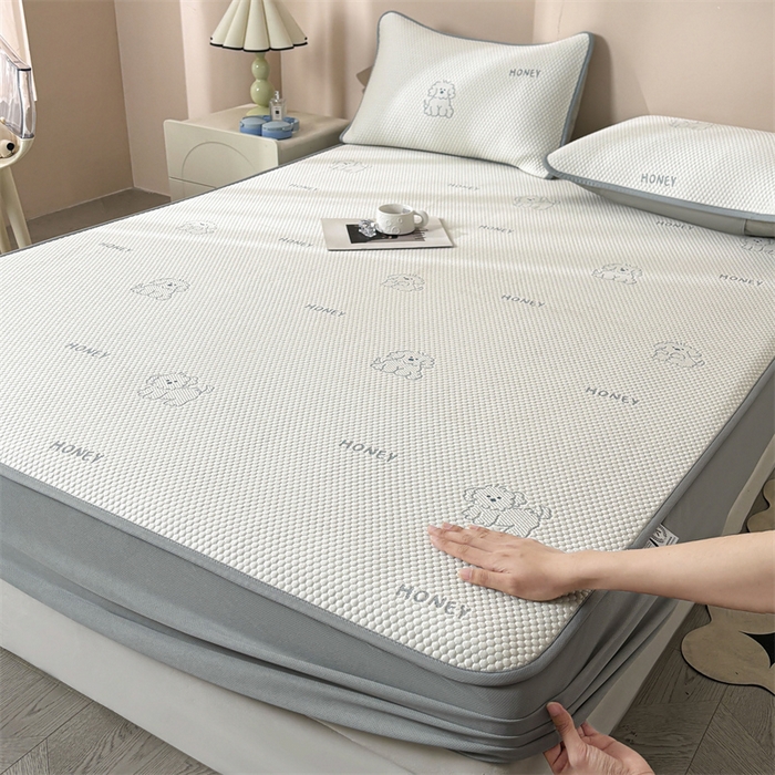 91家纺网 家纺一手货源 找家纺 雯豆家纺 2025新款PE凉感提花冰丝床笠三件套全包中分子床罩床垫保护套 琪琪小狗-床笠款