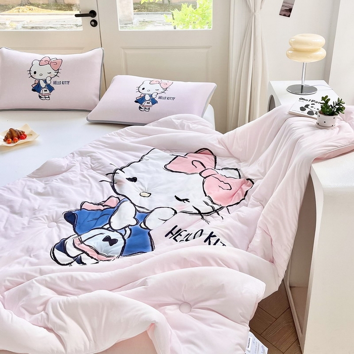 91家纺网 家纺一手货源 找家纺 蘭菲家纺 2025新款三丽鸥卡通印花夏被 摩卡