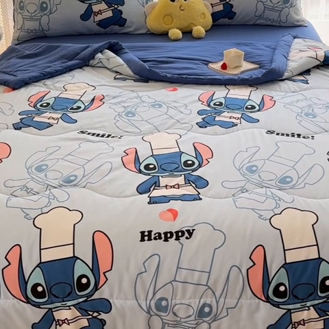 91家纺网 家纺一手货源 找家纺 优卡迪家纺馆 2025新款水洗云朵棉夏被四件套 萌宠史迪仔