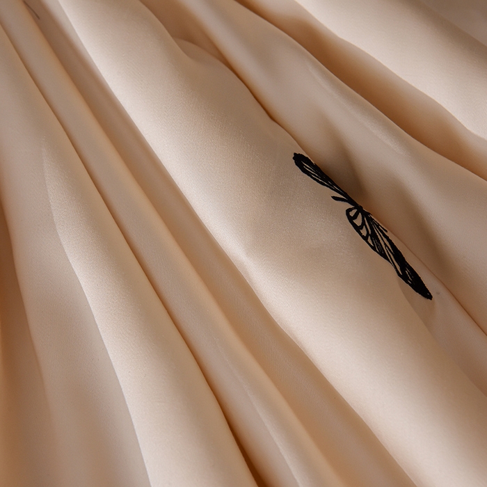 91家纺网 家纺一手货源 找家纺 大麦家纺 2025新款水洗天丝绣花款夏被四件套 蝴蝶飞飞-奶杏