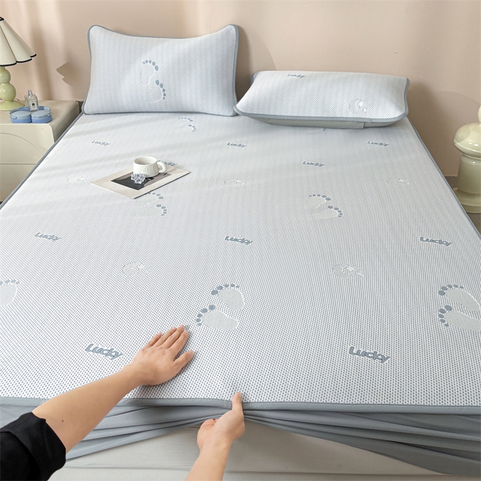 91家纺网 家纺一手货源 找家纺 雯豆家纺 2025新款PE凉感提花冰丝床笠三件套全包中分子床罩床垫保护套 小脚印-床笠款