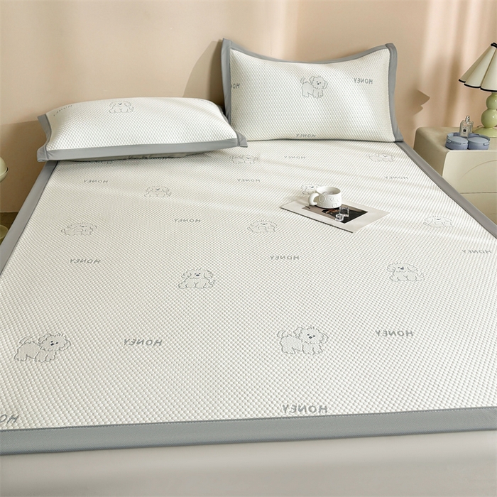 91家纺网 家纺一手货源 找家纺 雯豆家纺 2025新款PE高分子凉感提花凉席三件套绑带款席子平铺席 琪琪小狗-绑带款