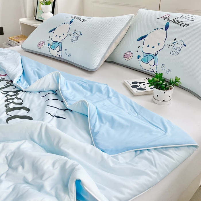 91家纺网 家纺一手货源 找家纺 蘭菲家纺 2025新款三丽鸥卡通印花夏被 恰恰.蓝