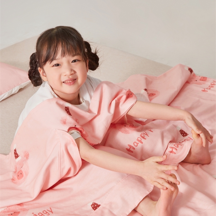 91家纺网 家纺一手货源 找家纺 艾佳宝贝 2025A类全棉纱布护肚防踢睡袋多功能盖毯宝宝夏被 乖巧萌猪