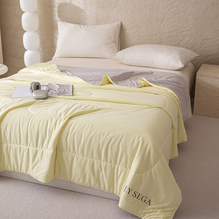 91家纺网 家纺一手货源 找家纺 茧羽世家 2025新款沁柔双镜抗菌系列夏被夏凉被空调被 柠檬黄拼灰