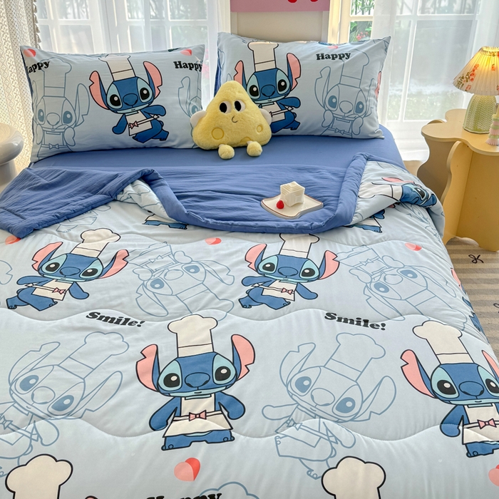 91家纺网 家纺一手货源 找家纺 优卡迪家纺馆 2025新款水洗云朵棉夏被四件套 萌宠史迪仔