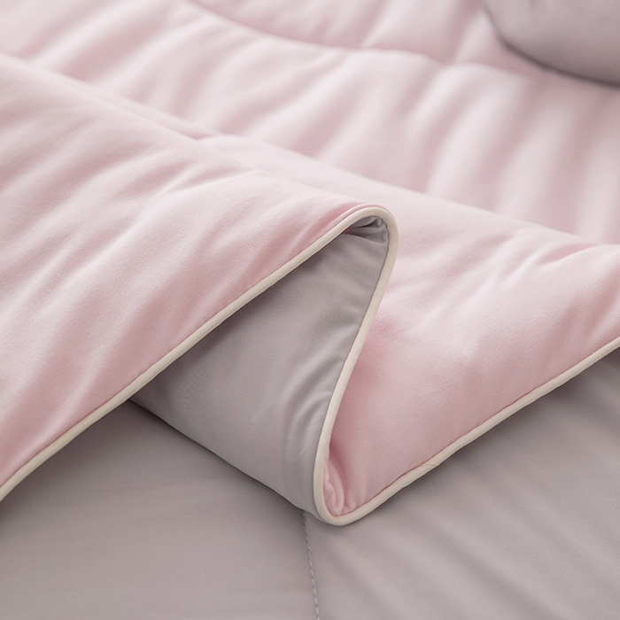 91家纺网 家纺一手货源 找家纺 茧羽世家 2025新款沁柔双镜抗菌系列夏被夏凉被空调被 胭脂粉拼灰