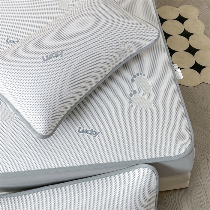 91家纺网 家纺一手货源 找家纺 雯豆家纺 2025新款PE凉感提花冰丝床笠三件套全包中分子床罩床垫保护套 小脚印-床笠款