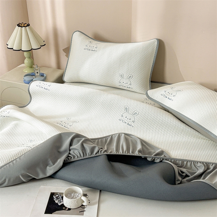 91家纺网 家纺一手货源 找家纺 雯豆家纺 2025新款PE凉感提花冰丝床笠三件套全包中分子床罩床垫保护套 吉祥兔-床笠款