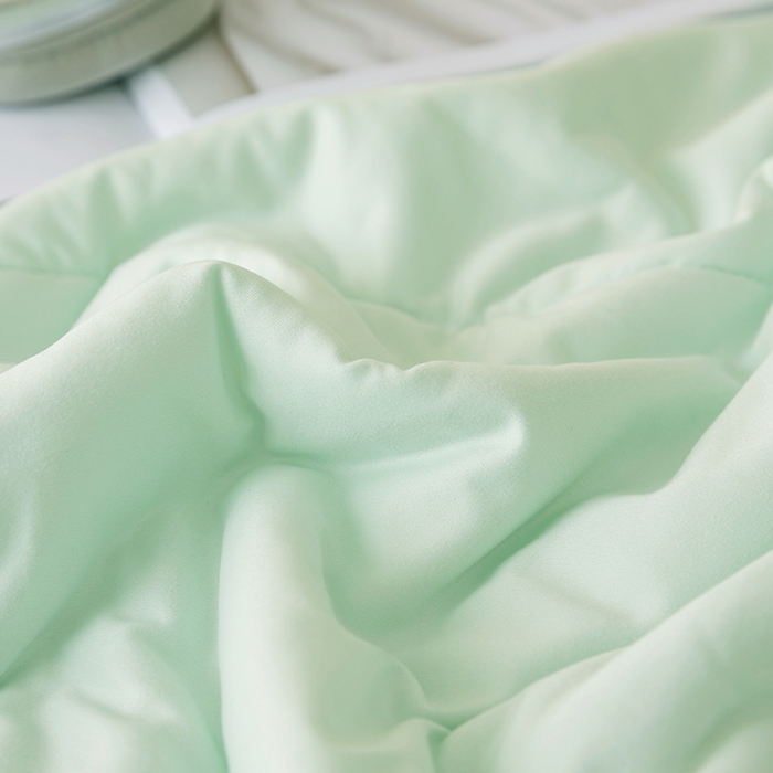 91家纺网 家纺一手货源 找家纺 茧羽世家 2025新款沁柔双镜抗菌系列夏被夏凉被空调被 薄荷绿拼兰