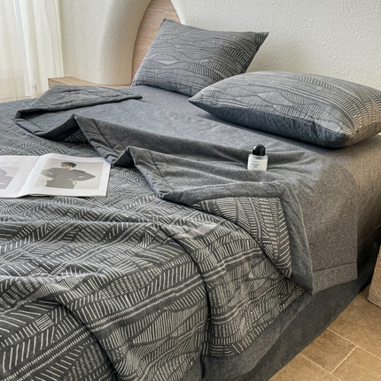 91家纺网 家纺一手货源 找家纺 寐眠 2025新款全棉三层纱提花夏被四件套 墨染烟浓