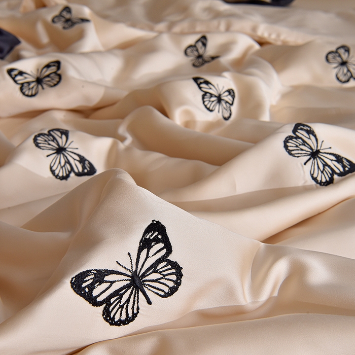 91家纺网 家纺一手货源 找家纺 大麦家纺 2025新款水洗天丝绣花款夏被四件套 蝴蝶飞飞-奶杏