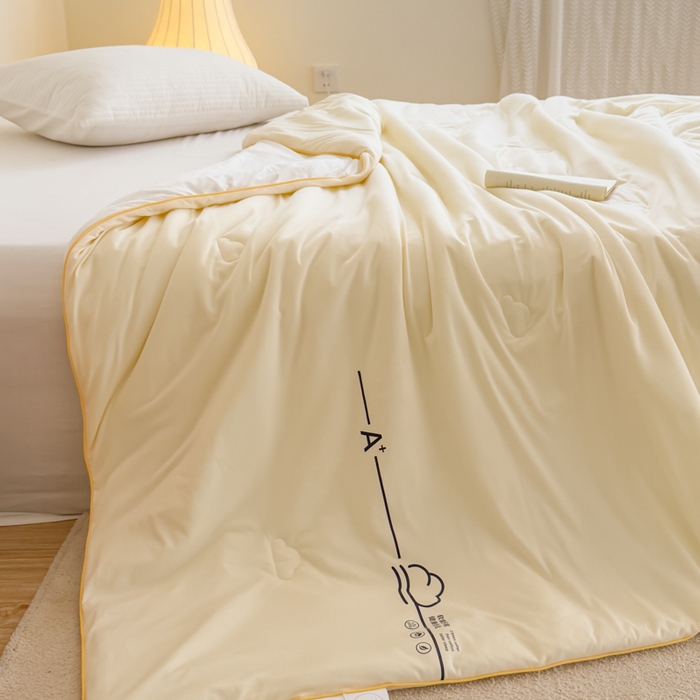 91家纺网 家纺一手货源 找家纺 大彩家居 2025新款A类针织四季被-场景二 奶黄色