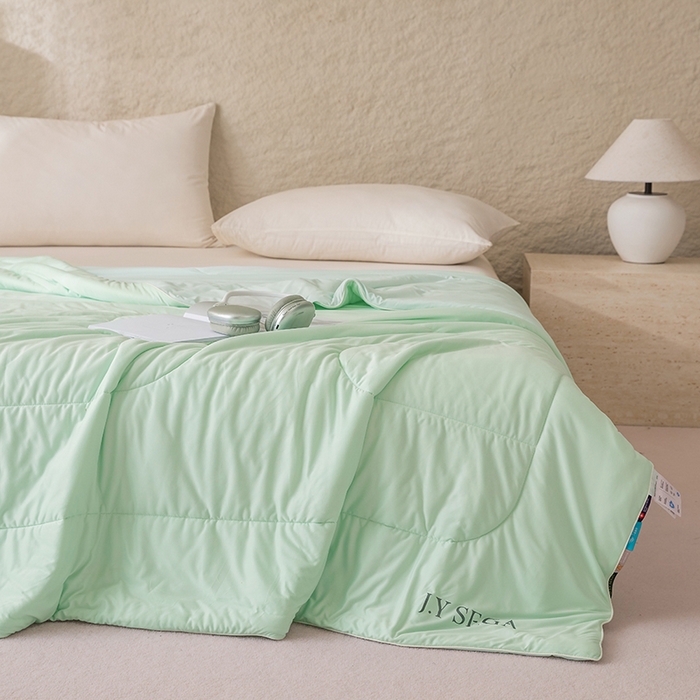 91家纺网 家纺一手货源 找家纺 茧羽世家 2025新款沁柔双镜抗菌系列夏被夏凉被空调被 薄荷绿拼兰