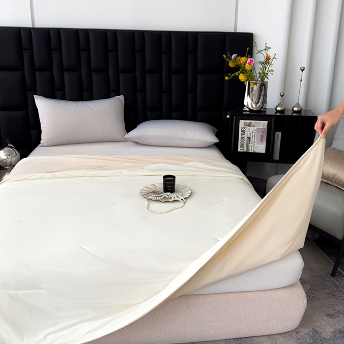 91家纺网 家纺一手货源 找家纺 星巴k家纺 2025新款亚朵同款凉感丝夏被夏凉被空调被自在眠自然醒 月光浅杏