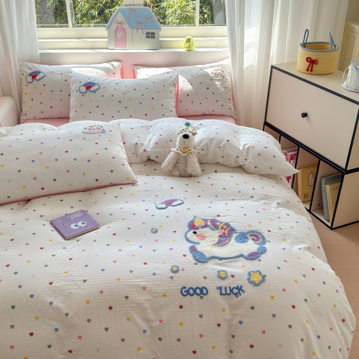 91家纺网 家纺一手货源 找家纺 如意朵 2025新款全棉双层纱小清新绣花四件套（专版花型） 彩虹小马