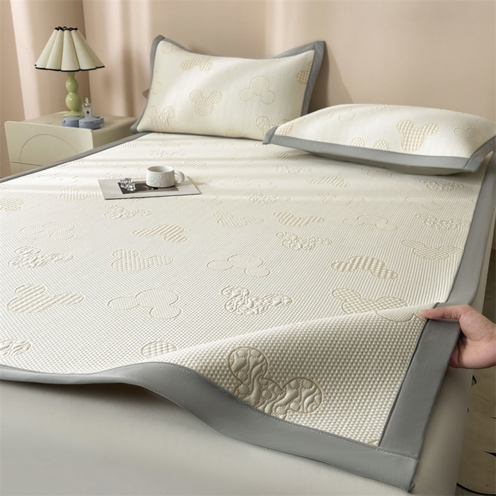 91家纺网 家纺一手货源 找家纺 雯豆家纺 2025新款PE高分子凉感提花凉席三件套绑带款席子平铺席 米奇宝-绑带款