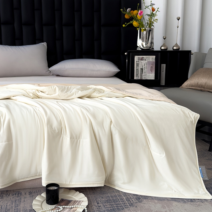 91家纺网 家纺一手货源 找家纺 星巴k家纺 2025新款亚朵同款凉感丝夏被夏凉被空调被自在眠自然醒 月光浅杏