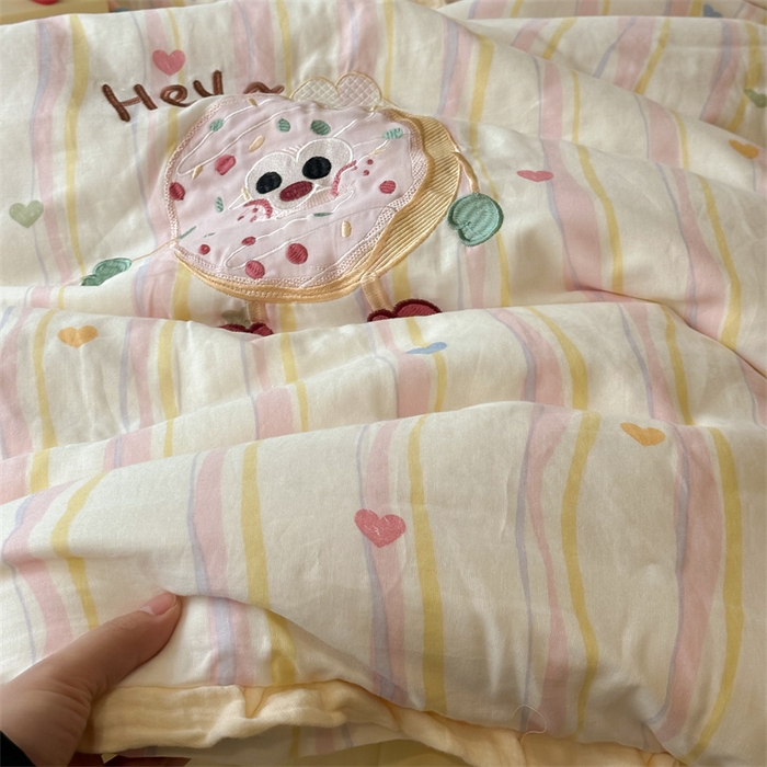 91家纺网 家纺一手货源 找家纺 潘朵拉家纺 2025新款全棉双层纱面包超人系列四件套 面包超人粉