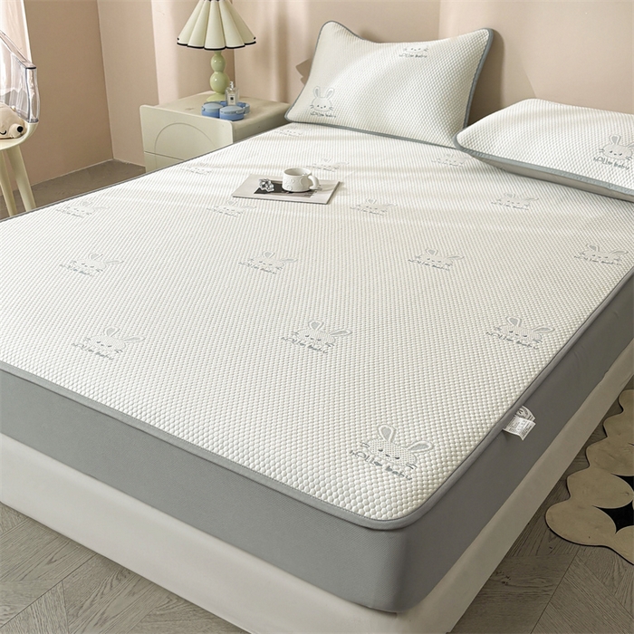 91家纺网 家纺一手货源 找家纺 雯豆家纺 2025新款PE凉感提花冰丝床笠三件套全包中分子床罩床垫保护套 吉祥兔-床笠款