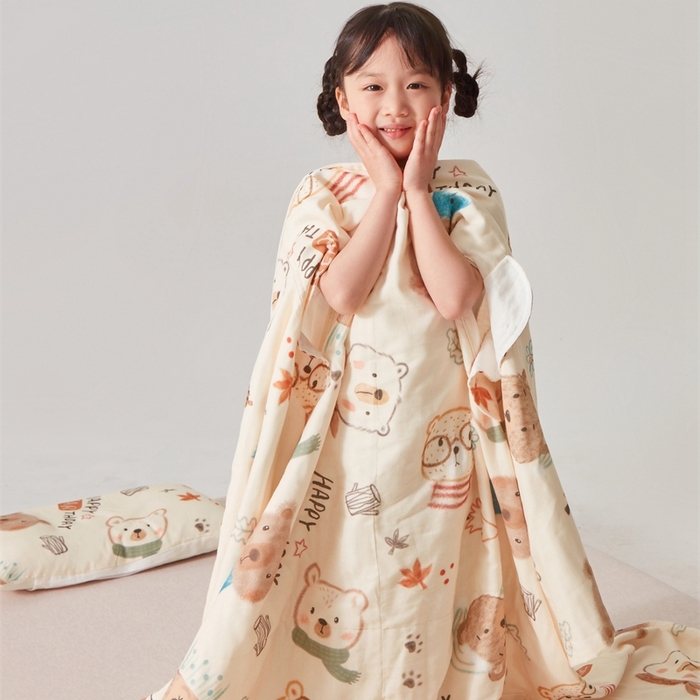 91家纺网 家纺一手货源 找家纺 艾佳宝贝 2025A类全棉纱布护肚防踢睡袋多功能盖毯宝宝夏被 憨憨萌熊