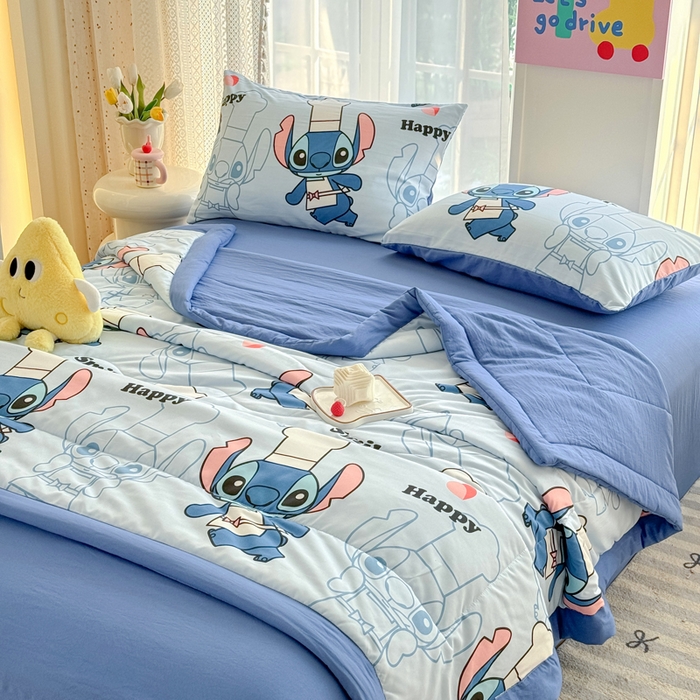 91家纺网 家纺一手货源 找家纺 优卡迪家纺馆 2025新款水洗云朵棉夏被四件套 萌宠史迪仔