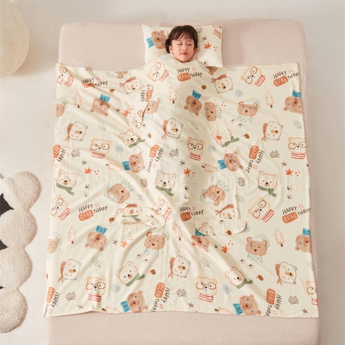 91家纺网 家纺一手货源 找家纺 艾佳宝贝 2025A类全棉纱布护肚防踢睡袋多功能盖毯宝宝夏被 憨憨萌熊