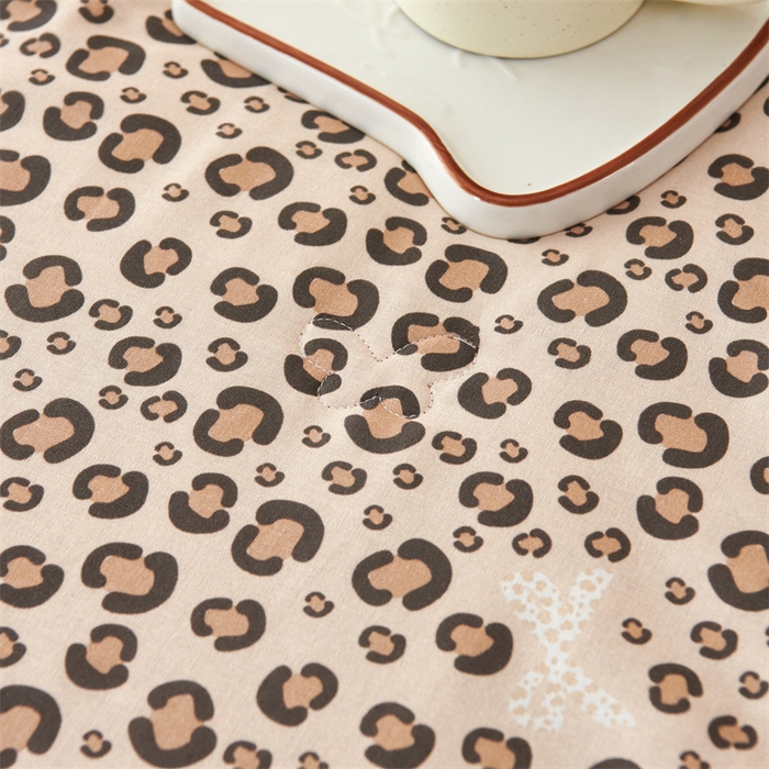 91家纺网 家纺一手货源 找家纺 瑞米家居 2025新款A类全棉双层纱印花夏被 豹蝶纹-咖