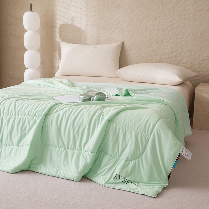 91家纺网 家纺一手货源 找家纺 茧羽世家 2025新款沁柔双镜抗菌系列夏被夏凉被空调被 薄荷绿拼兰