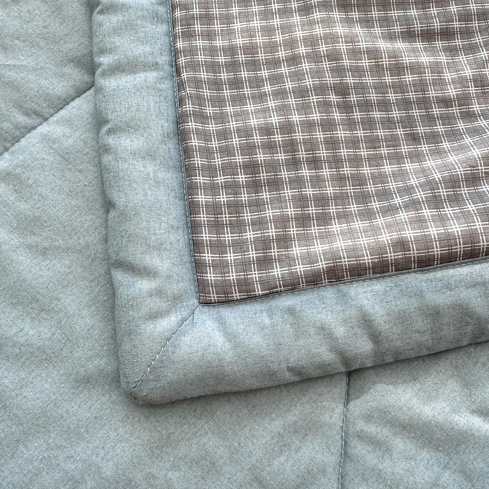 91家纺网 家纺一手货源 找家纺 金泰莱 2025新款里外全棉手包边棉花夏被 细灰条