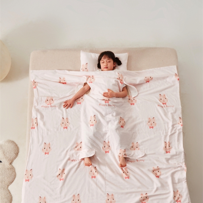 91家纺网 家纺一手货源 找家纺 艾佳宝贝 2025A类全棉纱布护肚防踢睡袋多功能盖毯宝宝夏被 乖萌甜兔