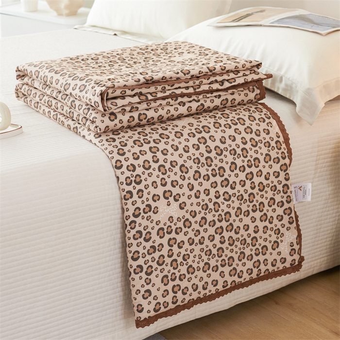 91家纺网 家纺一手货源 找家纺 瑞米家居 2025新款A类全棉双层纱印花夏被 豹蝶纹-咖