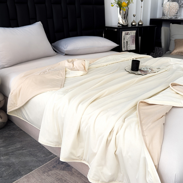 91家纺网 家纺一手货源 找家纺 星巴k家纺 2025新款亚朵同款凉感丝夏被夏凉被空调被自在眠自然醒 月光浅杏