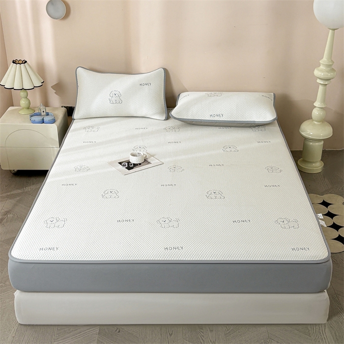 91家纺网 家纺一手货源 找家纺 雯豆家纺 2025新款PE凉感提花冰丝床笠三件套全包中分子床罩床垫保护套 琪琪小狗-床笠款