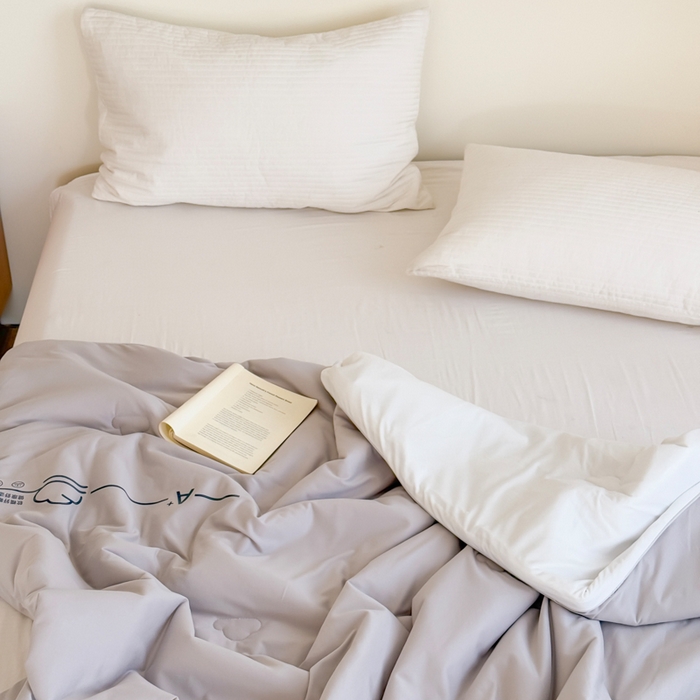 91家纺网 家纺一手货源 找家纺 大彩家居 2025新款A类针织四季被-场景二 香草灰