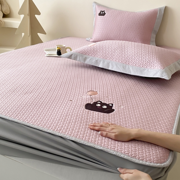 91家纺网 家纺一手货源 找家纺 由有家居 2025新款新品A类PE高凉感分子进口刺绣豆豆凉席三件套 气球咪咪