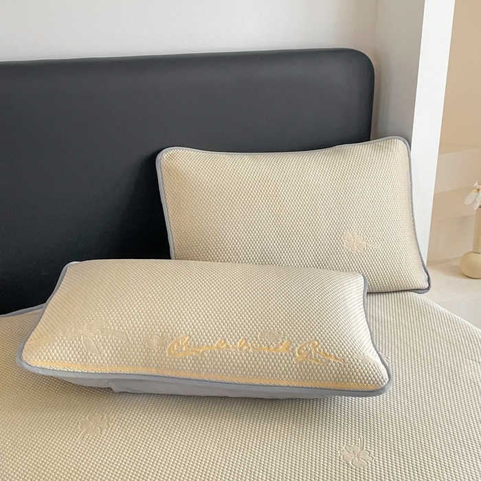 91家纺网 家纺一手货源 找家纺 欧邦 2025新款提花冰豆豆凉席三件套-幸运草 床笠款-幸运草-米