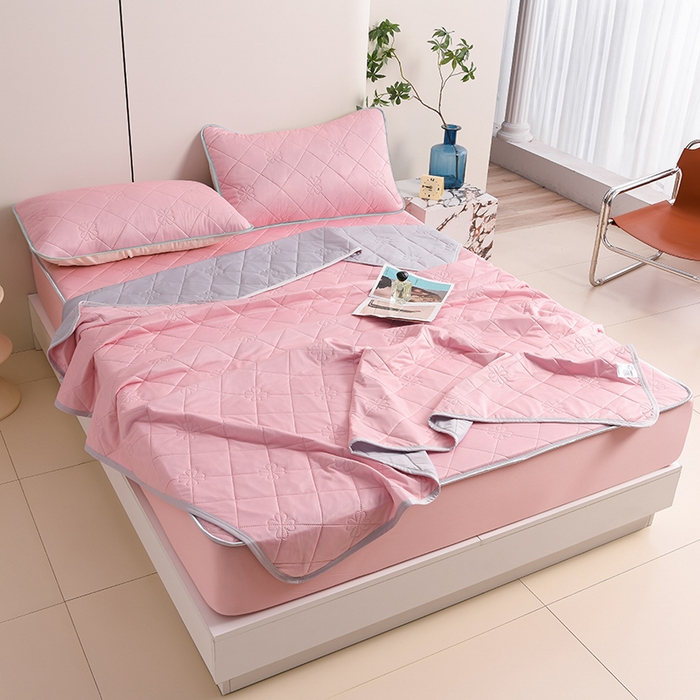 91家纺网 家纺一手货源 找家纺 2025新款清凉舒适凉感丝夏被四件套 樱桃粉