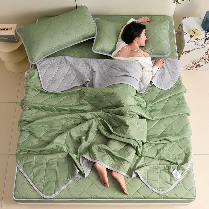 91家纺网 家纺一手货源 找家纺 2025新款清凉舒适凉感丝夏被四件套 果绿