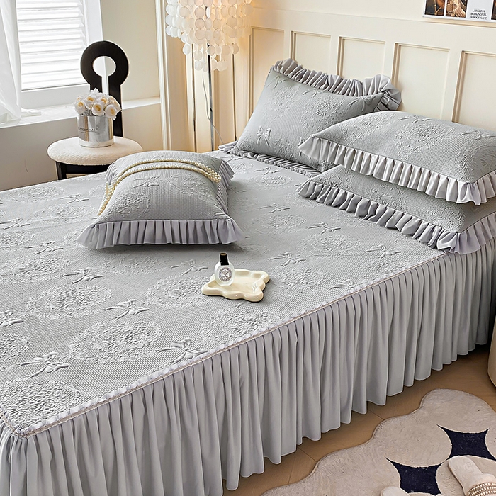 91家纺网 家纺一手货源 找家纺 2025新款复合三明治床裙款凉豆豆凉席三件套系列 约定-绅士灰