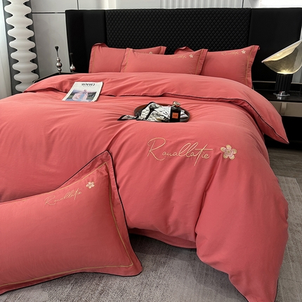 宇彬家纺 2025新款13374全棉母婴级压线一字绣宽边枕套纯色刺绣四件套贡缎新疆长绒字母款-R款 R款-宝石红