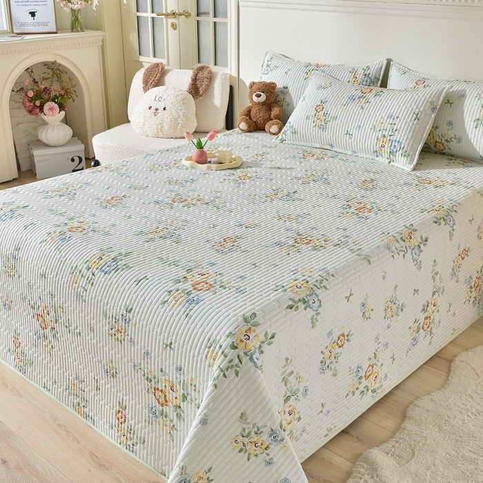 91家纺网 家纺一手货源 找家纺 床笠人家 2025新款亲肤双面磨毛夹棉床盖 夏菲花语