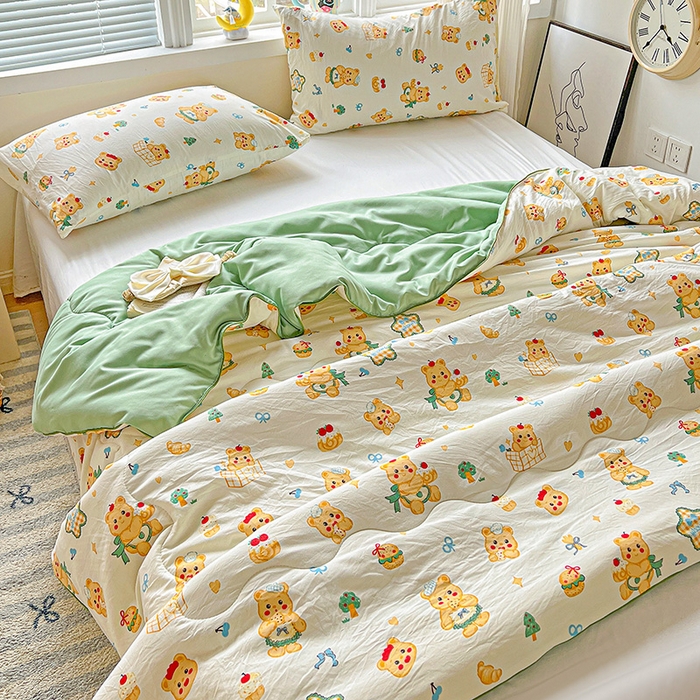 91家纺网 家纺一手货源 找家纺 玉海棠家纺 2025新款水洗皱皱纱印花夏被 被子被芯 吃饼干小熊