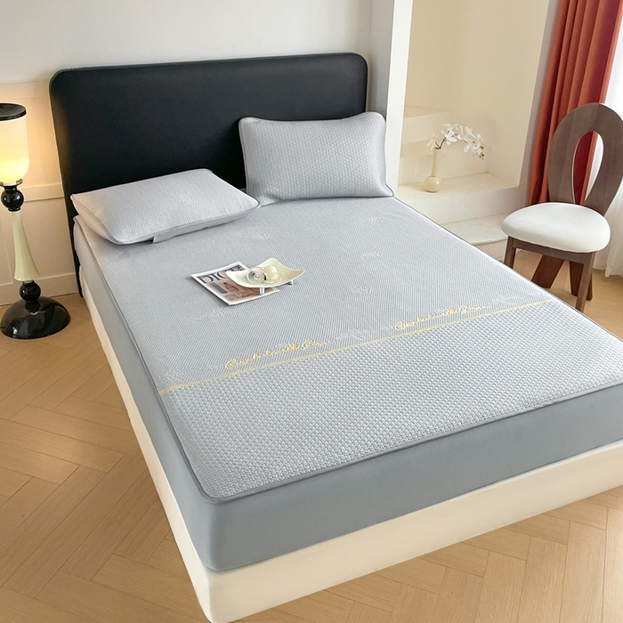 91家纺网 家纺一手货源 找家纺 欧邦 2025新款提花冰豆豆凉席三件套-幸运草 床笠款-幸运草-灰