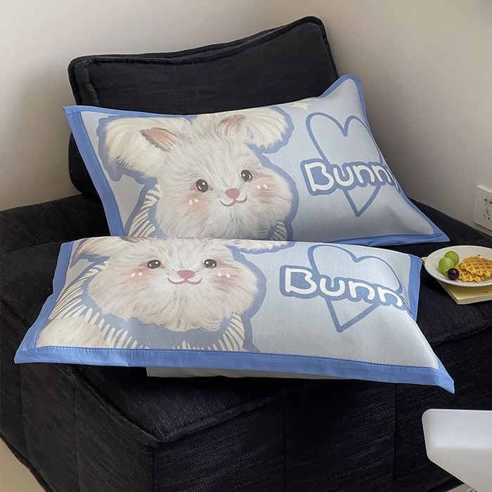 91家纺网 家纺一手货源 找家纺 安哆啦家纺 2025新款A类大版印花冰藤儿童幼儿园卡通萌宠系列凉席单枕套 小兔叽