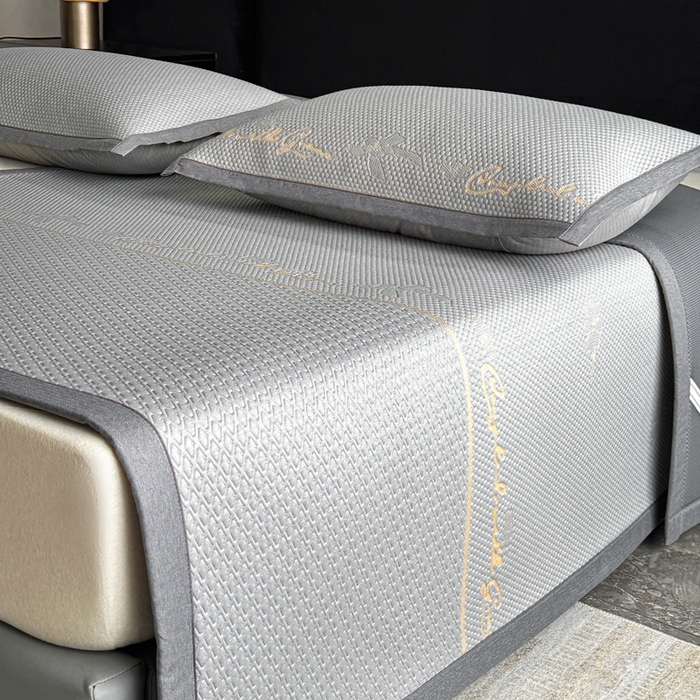 91家纺网 家纺一手货源 找家纺 欧邦 2025新款提花冰豆豆凉席三件套-幸运草 凉席款-幸运草-灰