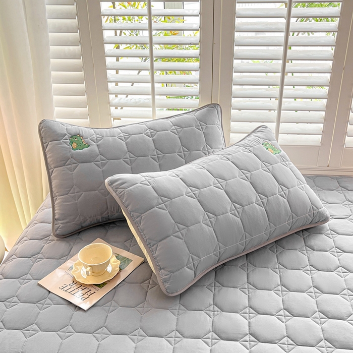 91家纺网 家纺一手货源 找家纺 万盛家纺 2025新款夹棉恐龙刺绣床笠 恐龙-方格 灰