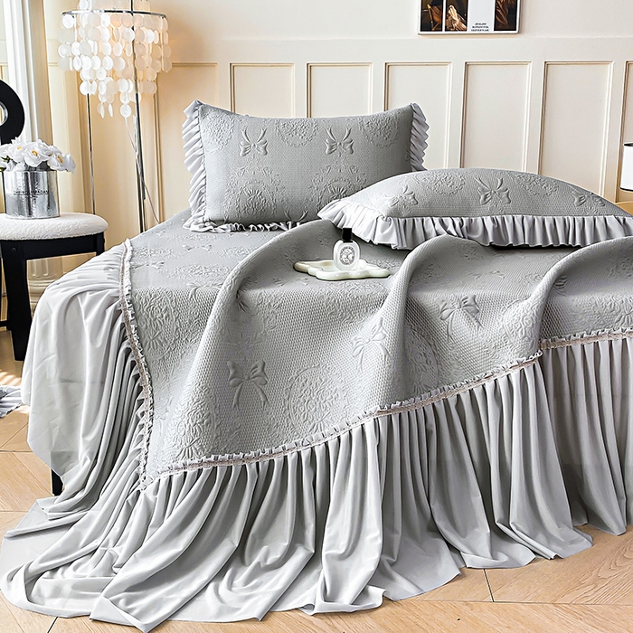 91家纺网 家纺一手货源 找家纺 2025新款复合三明治床裙款凉豆豆凉席三件套系列 约定-绅士灰